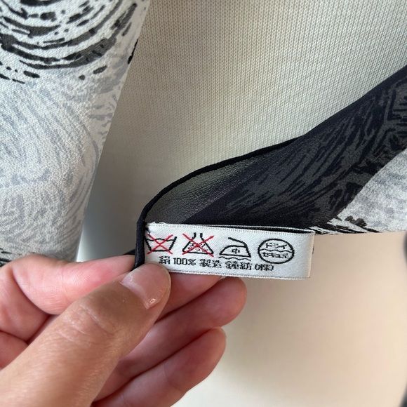 💯 Authentic Christian Dior Silk Scarf - Picture 7 of 7